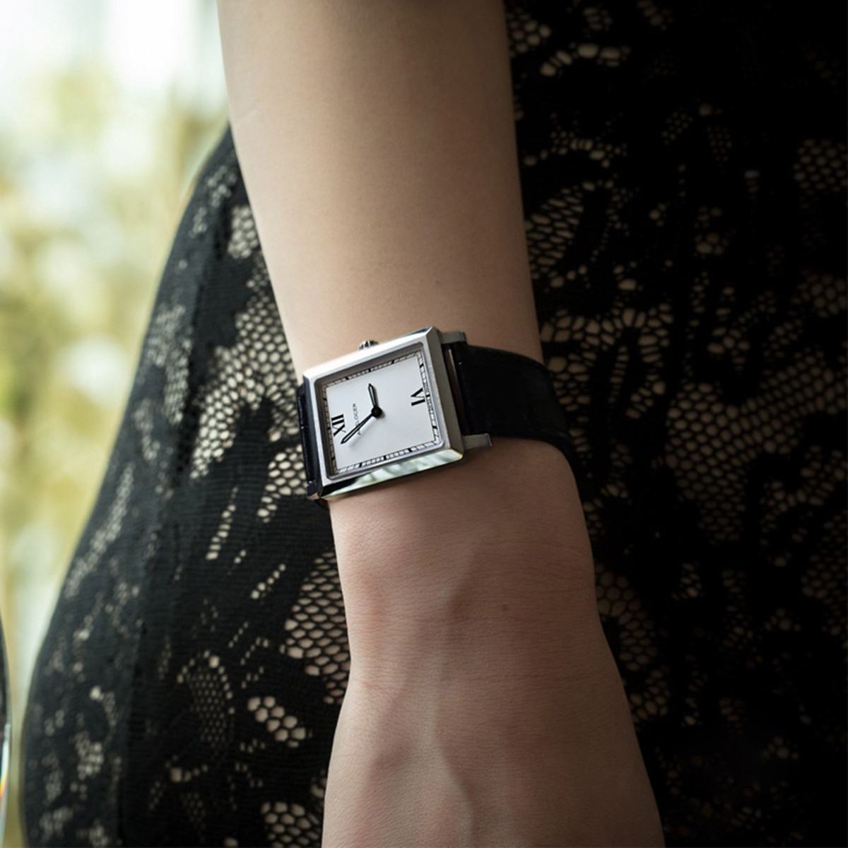 dong ho agelocer don gian tinh te